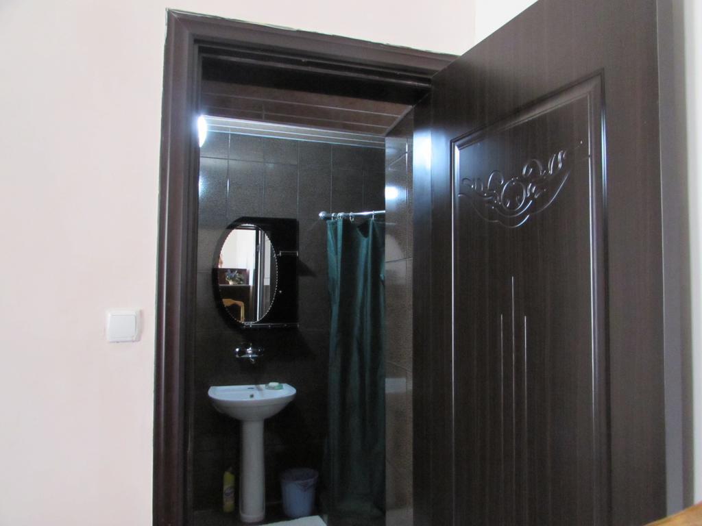 Guest House Nona Kutaisi Exterior foto