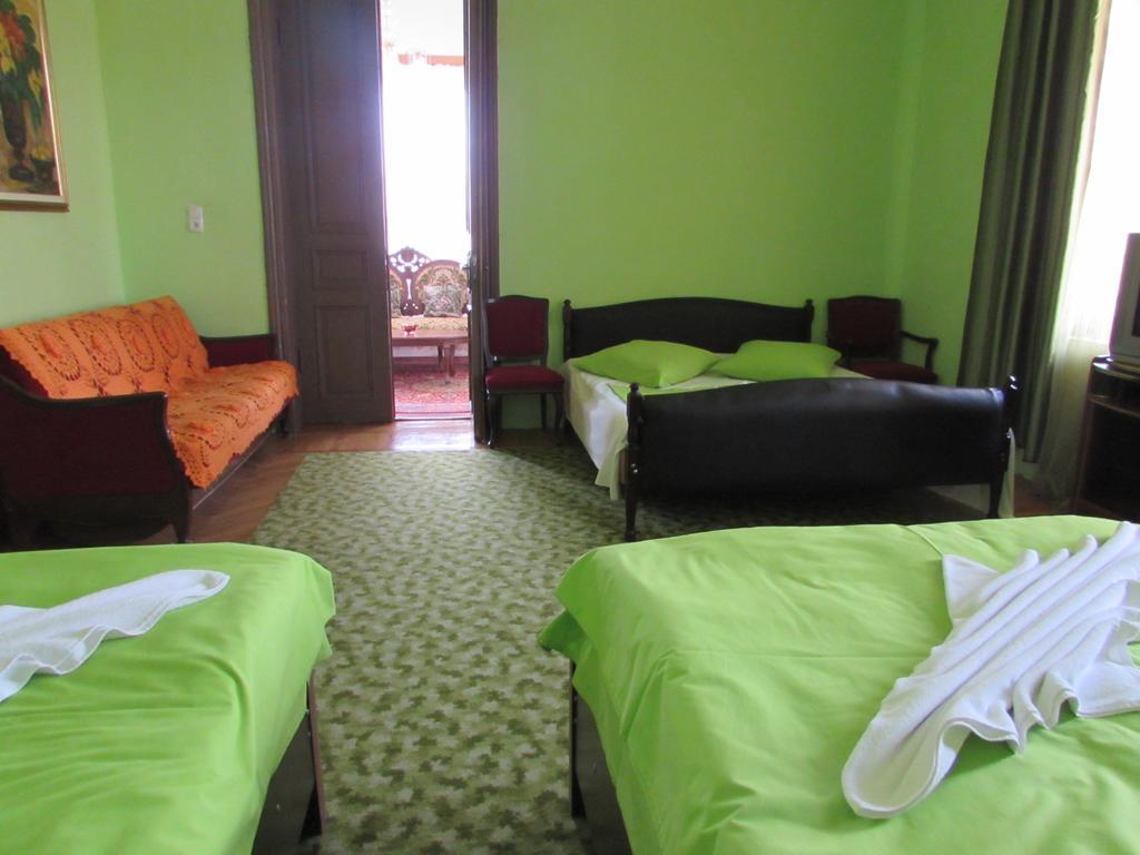 Guest House Nona Kutaisi Exterior foto