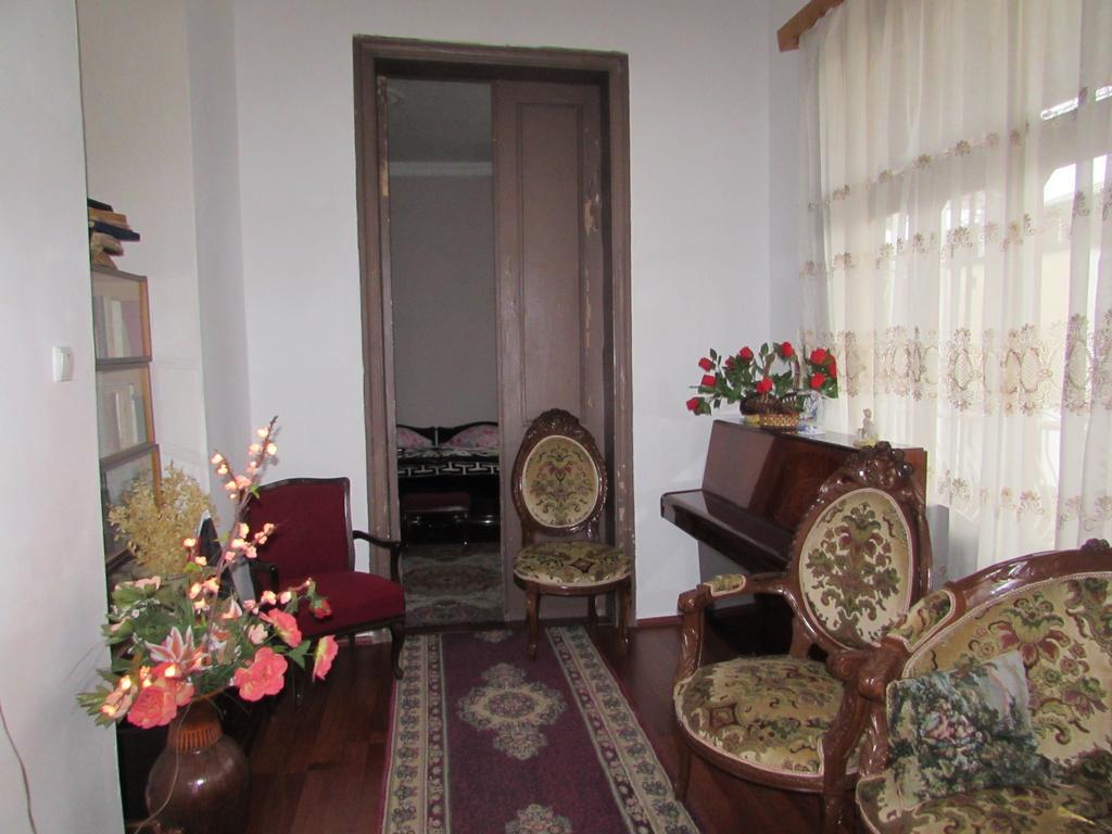 Guest House Nona Kutaisi Habitación foto