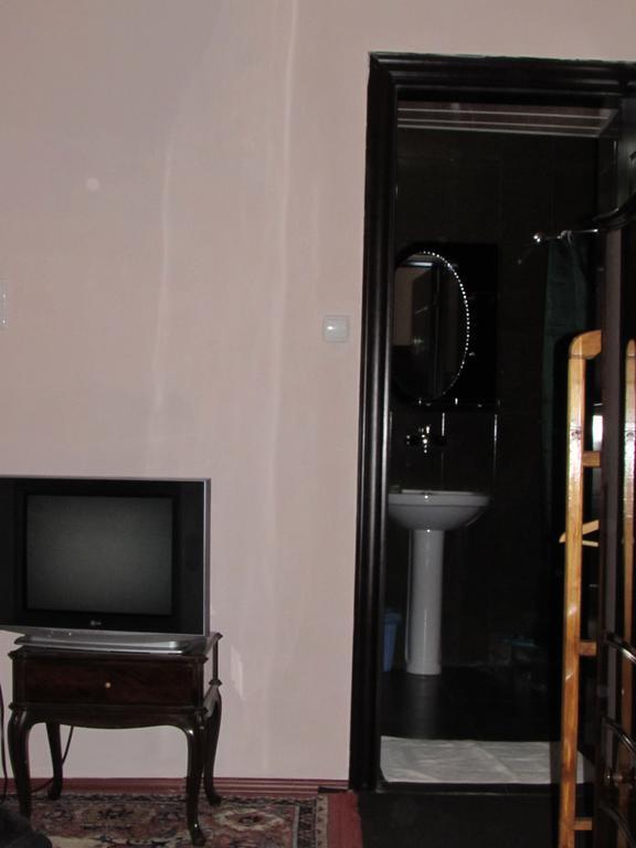 Guest House Nona Kutaisi Exterior foto