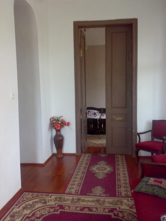 Guest House Nona Kutaisi Exterior foto