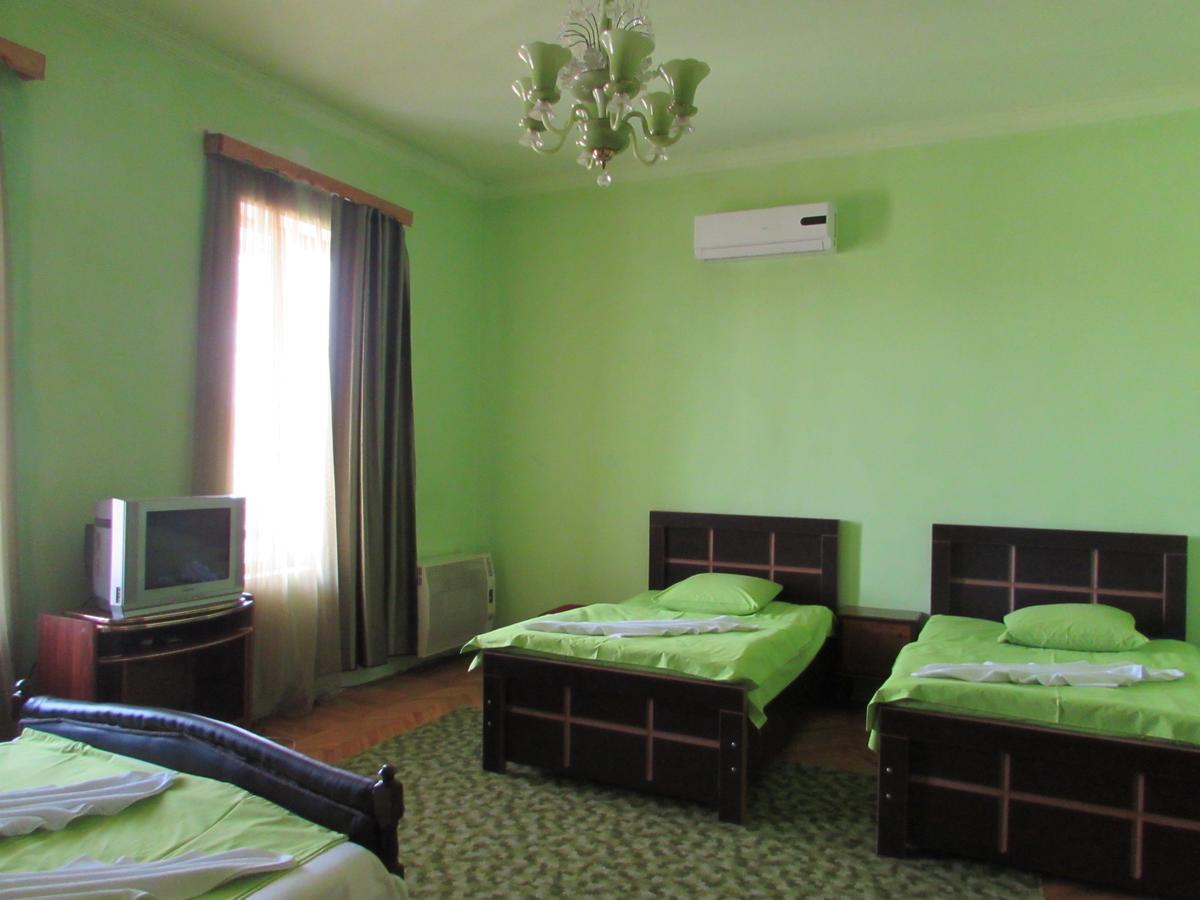 Guest House Nona Kutaisi Exterior foto